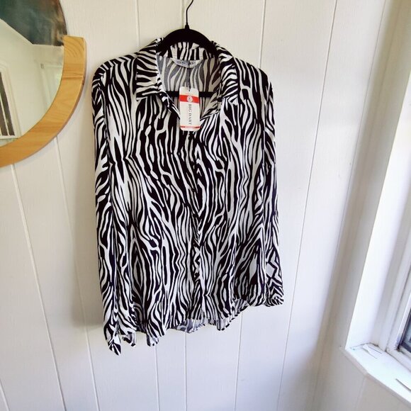 Zebra Print button down shirt in Viscose, machine wash, length from nape 32.5" - Picture 1 of 7